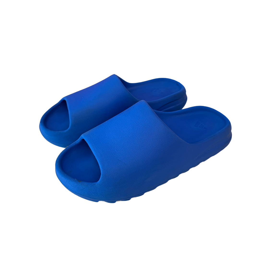 Yeezy Slide Azure (US12 / EU47) - 7/10