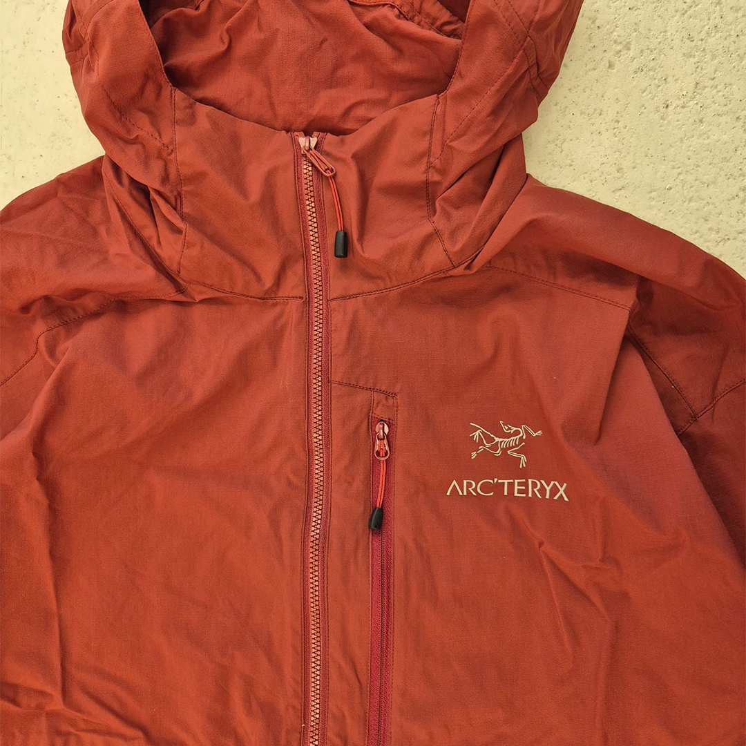 Arc'teryx Squamish Hoody Red Windbreaker Jacket (XL)