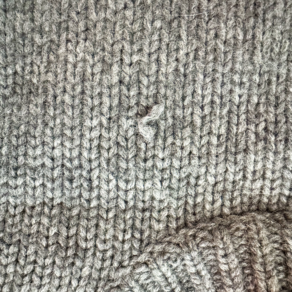 Burberry Wool and Cashmere Grey Knit Sweater (XXL)