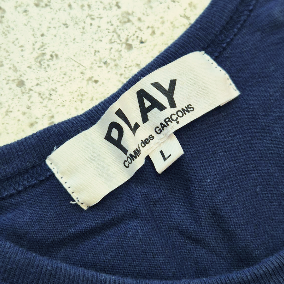 CDG Play 3 Heart Navy Tee (L)