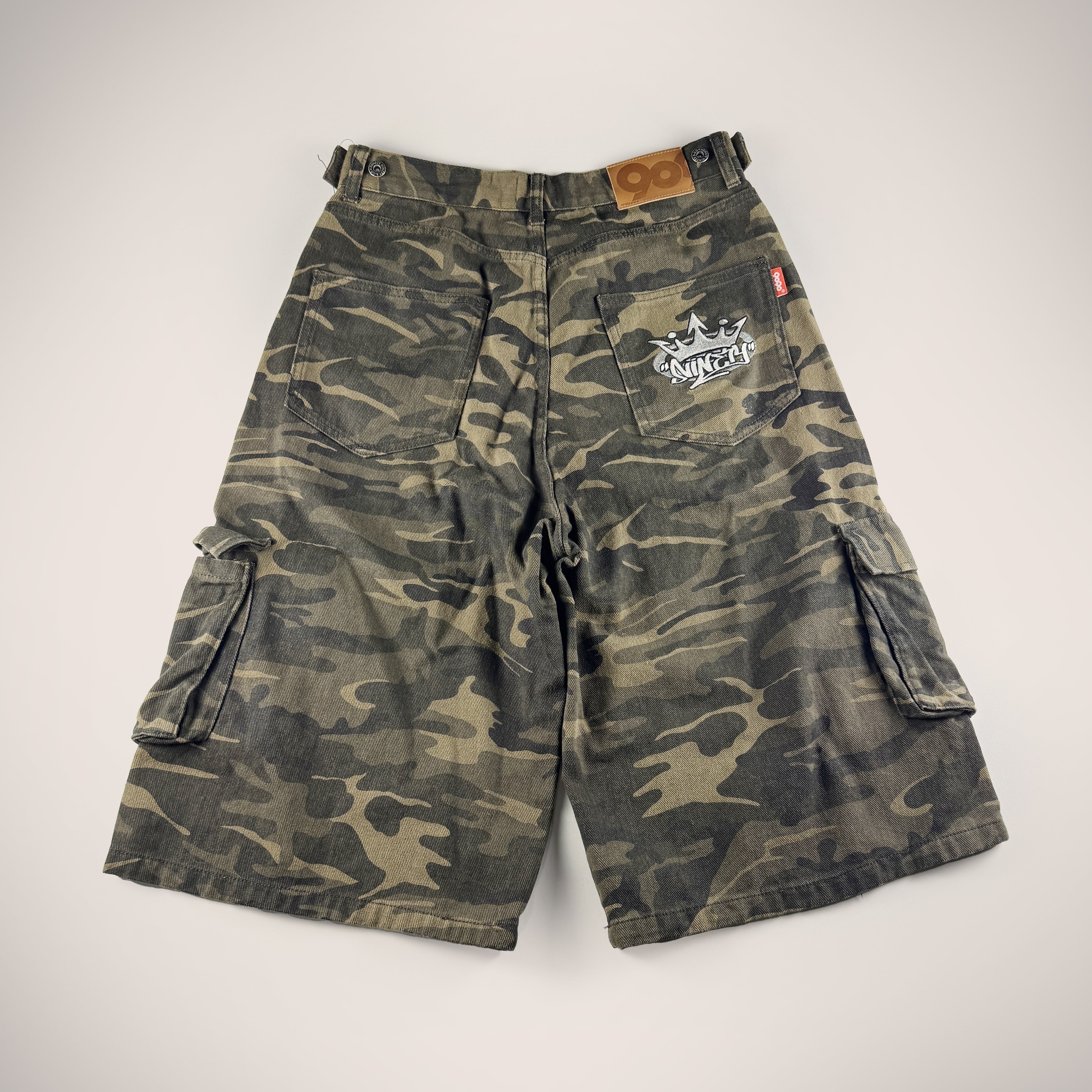 9090 King Logo Camo Long Short (L)