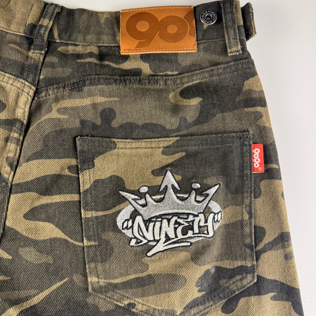 9090 King Logo Camo Long Short (L)