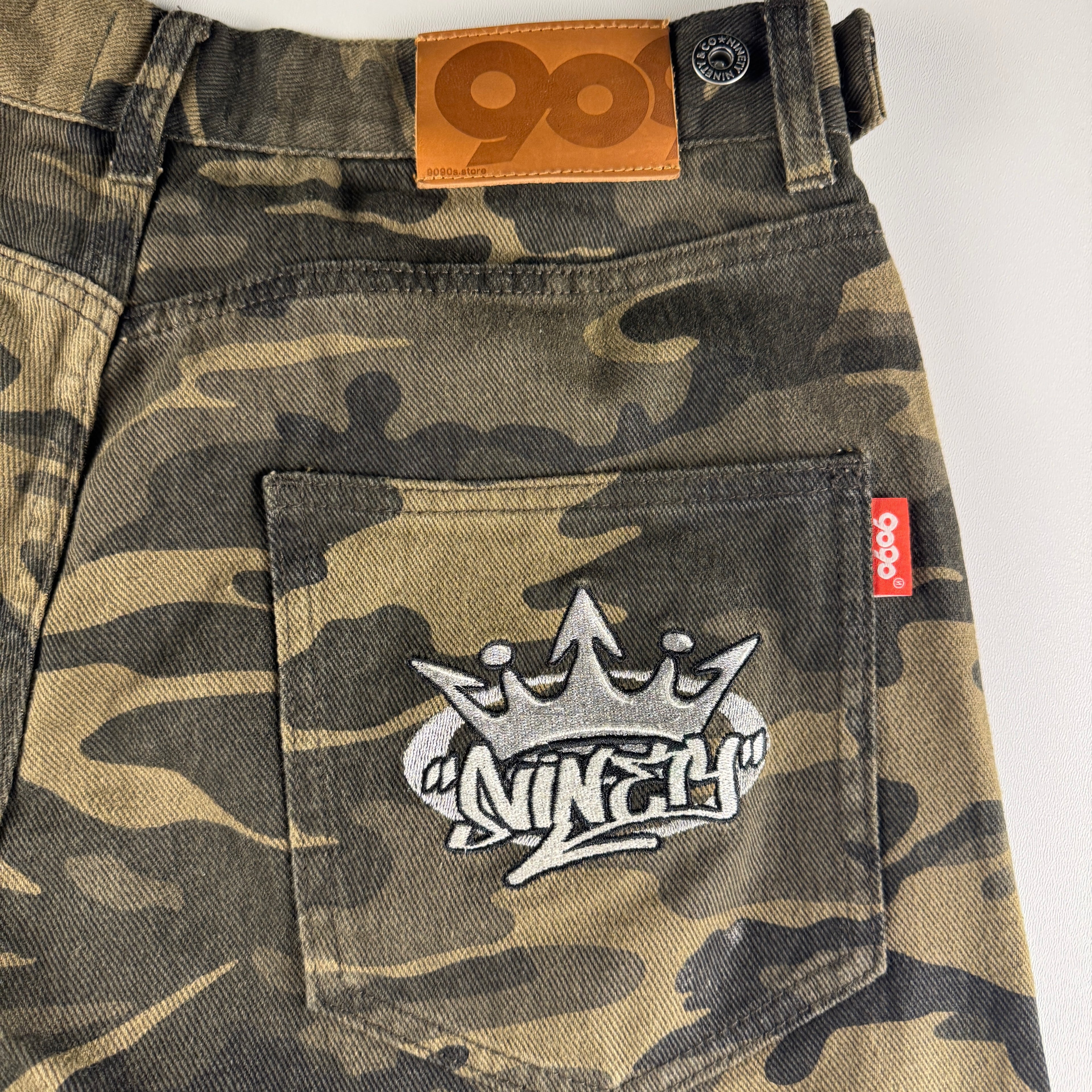 9090 King Logo Camo Long Short (L)