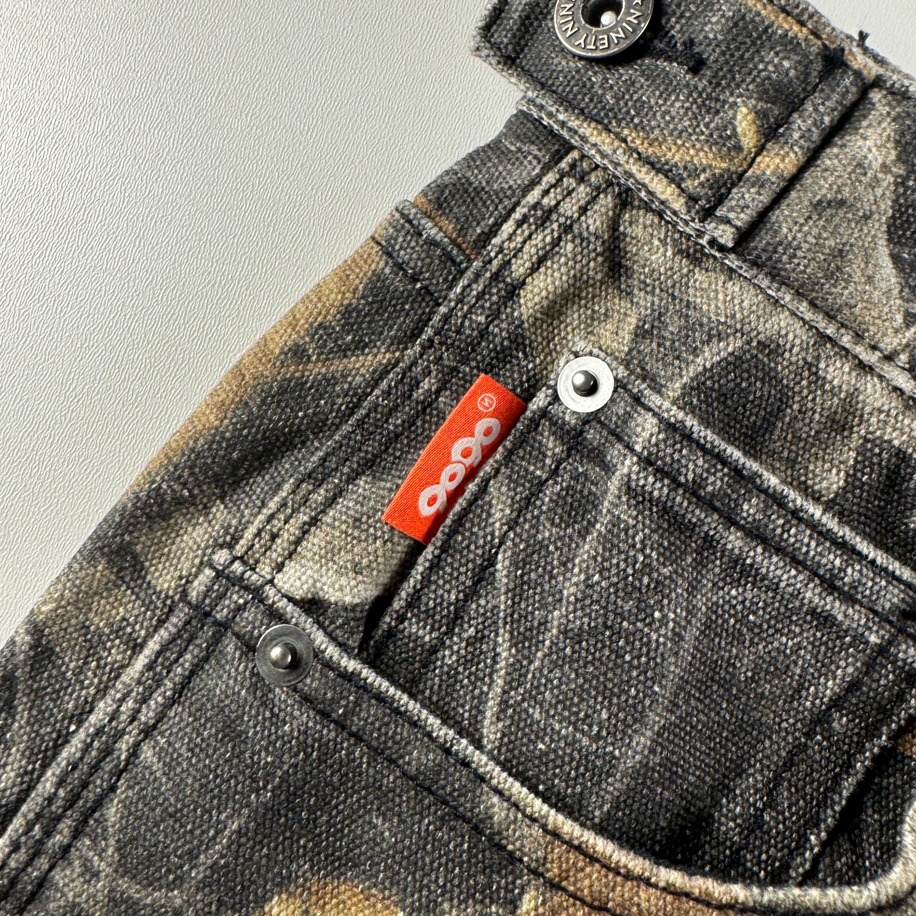 9090 OG Logo Painted Baggy Short (L)