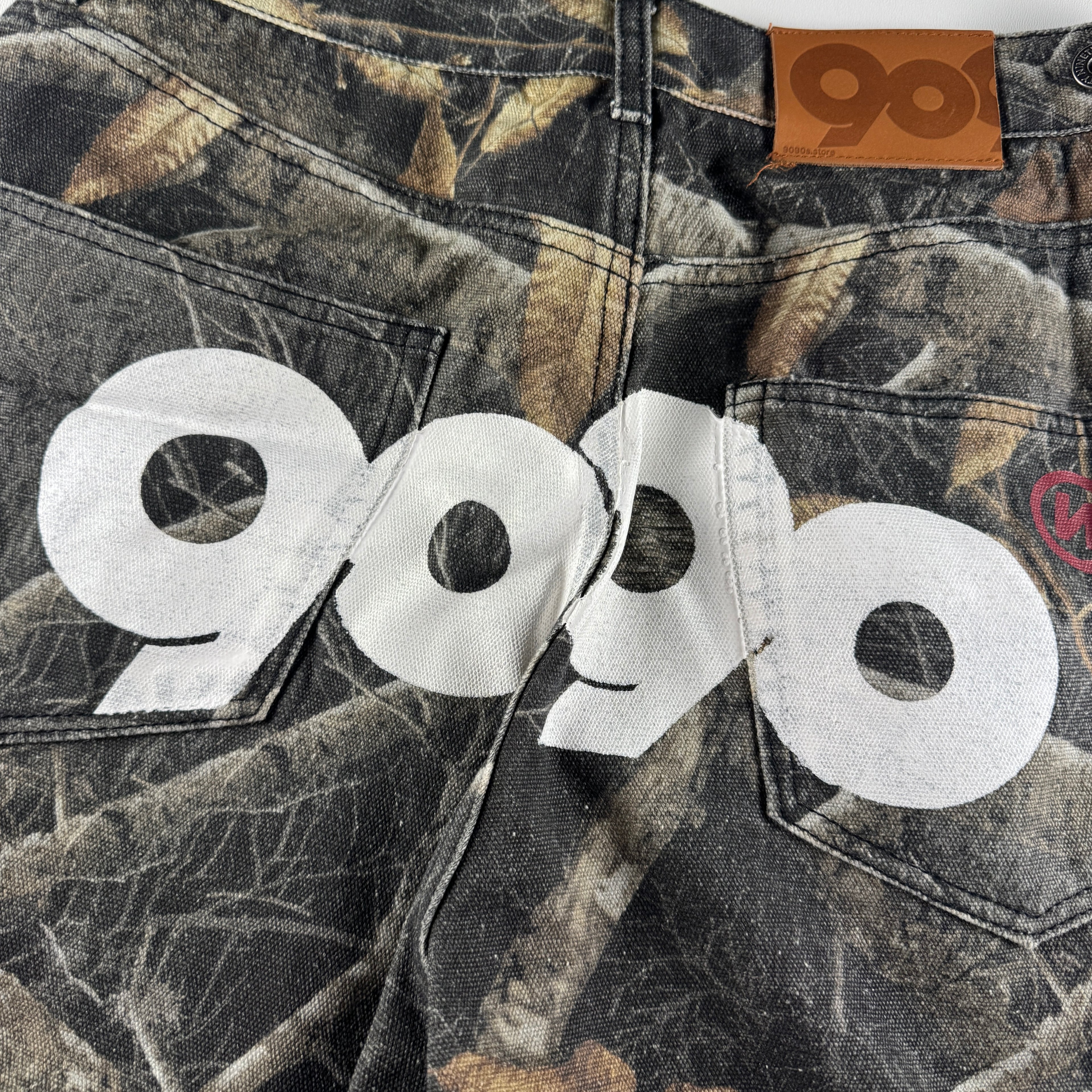9090 OG Logo Painted Baggy Short (L)