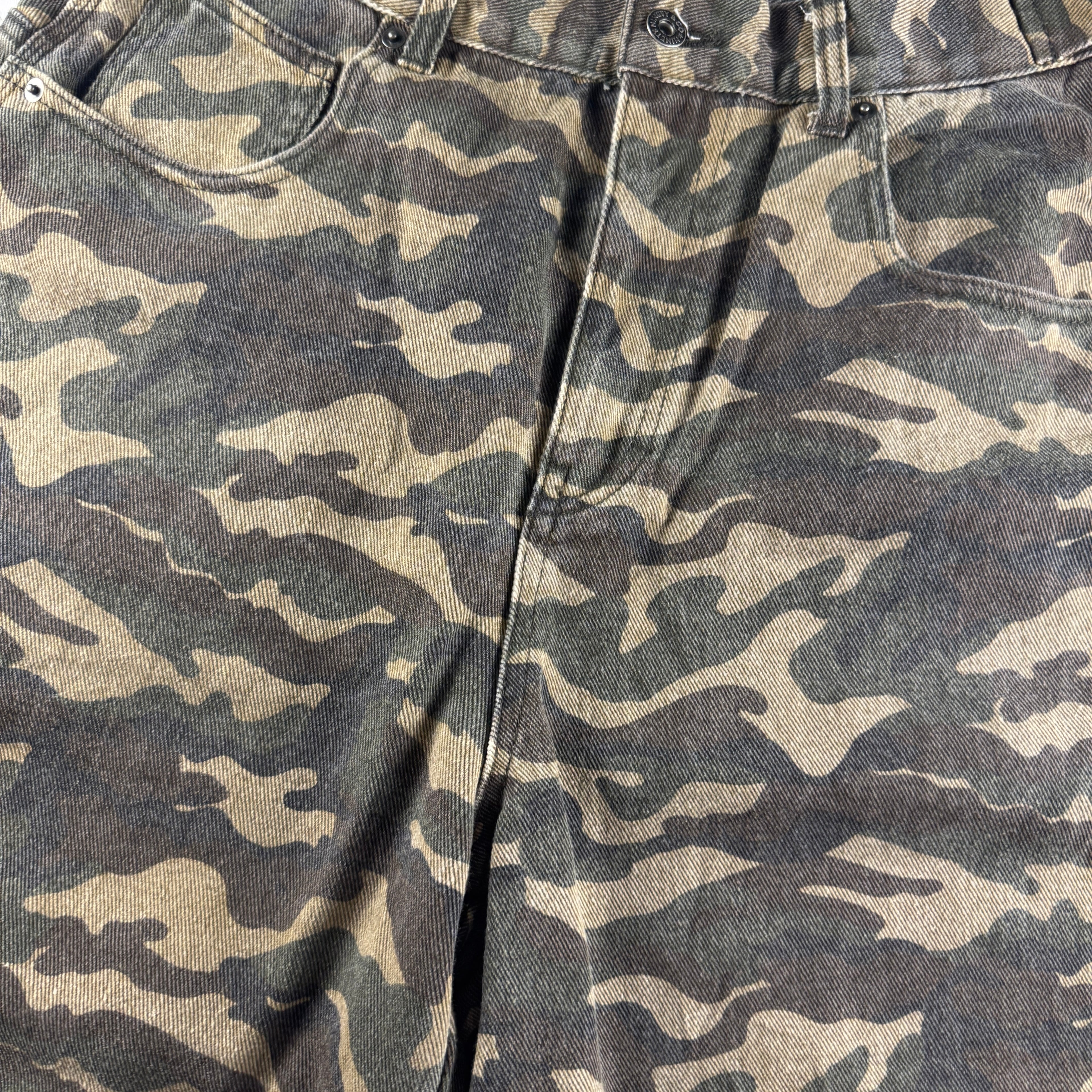 9090 Camo Baggy Short (L)