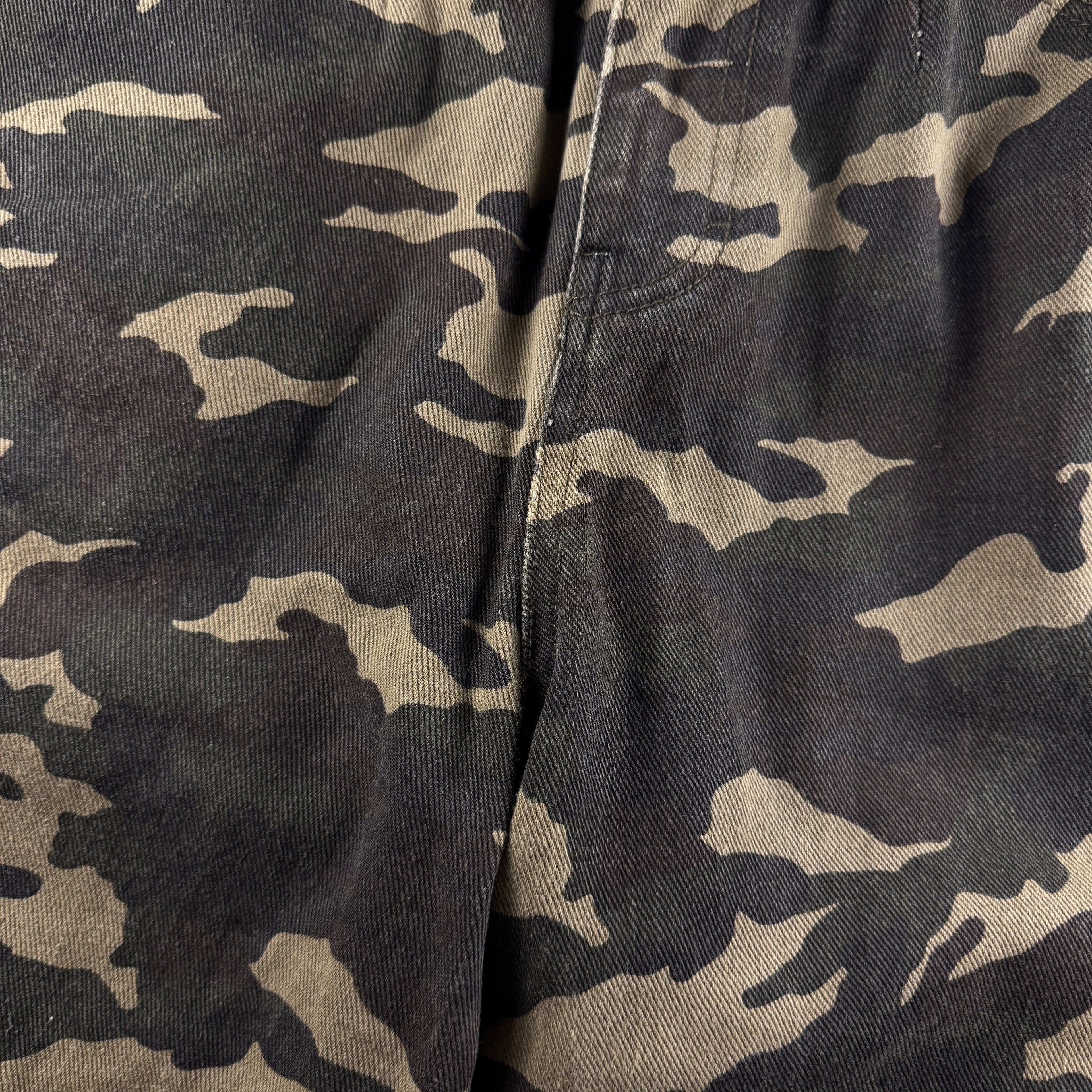 Younger Song Green Camouflage Shorts (M)