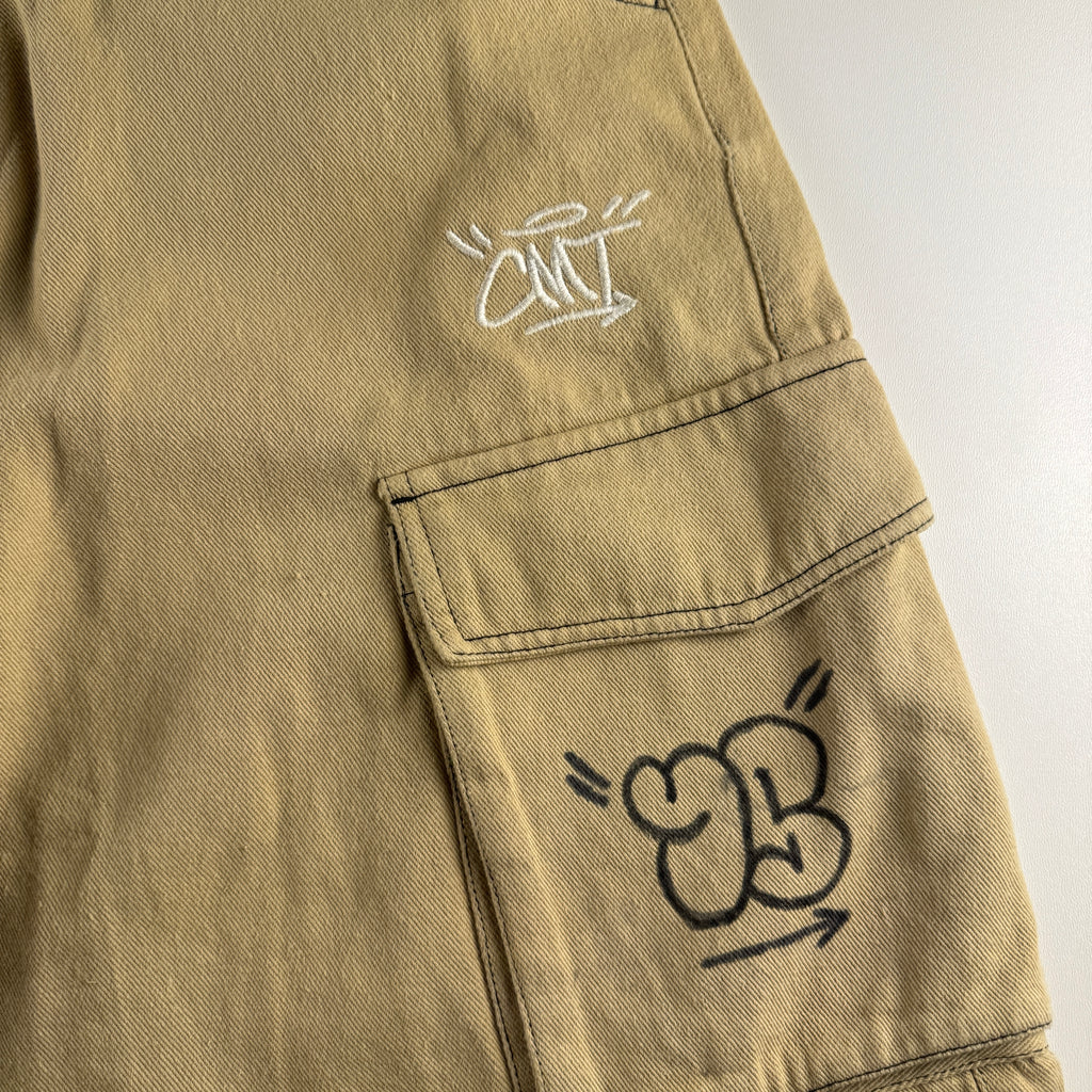 Centimeter Beige Wide Short (XL)