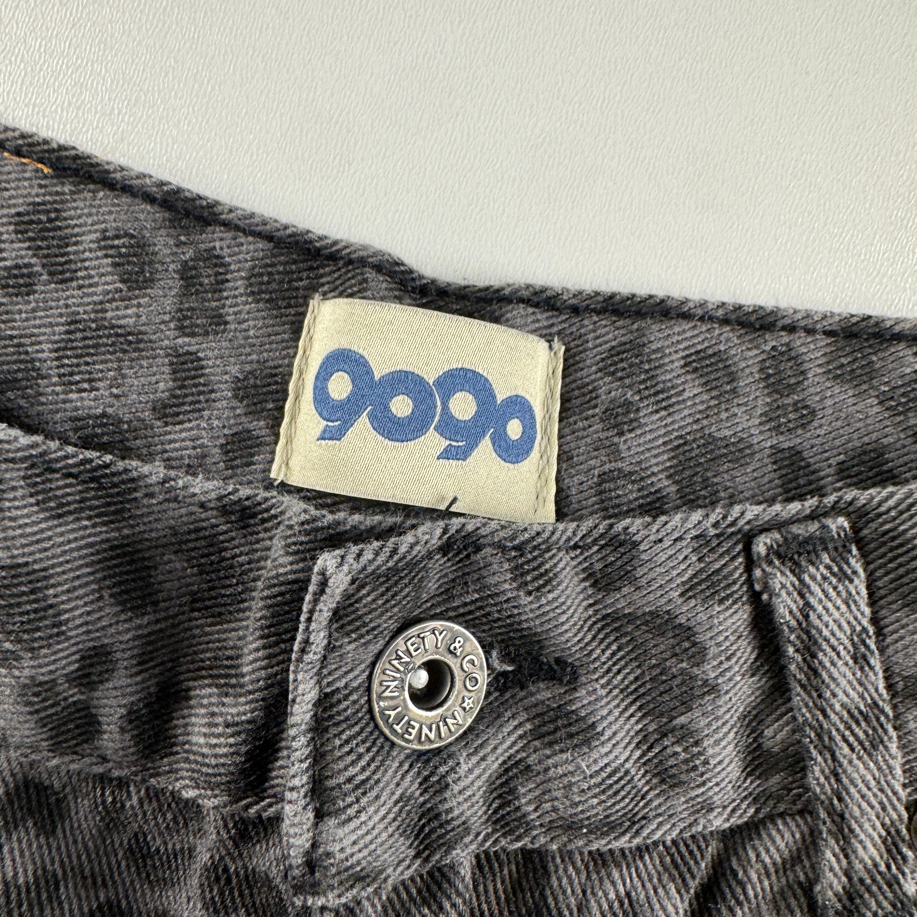9090 Leopard Grey Baggy Shorts (L)