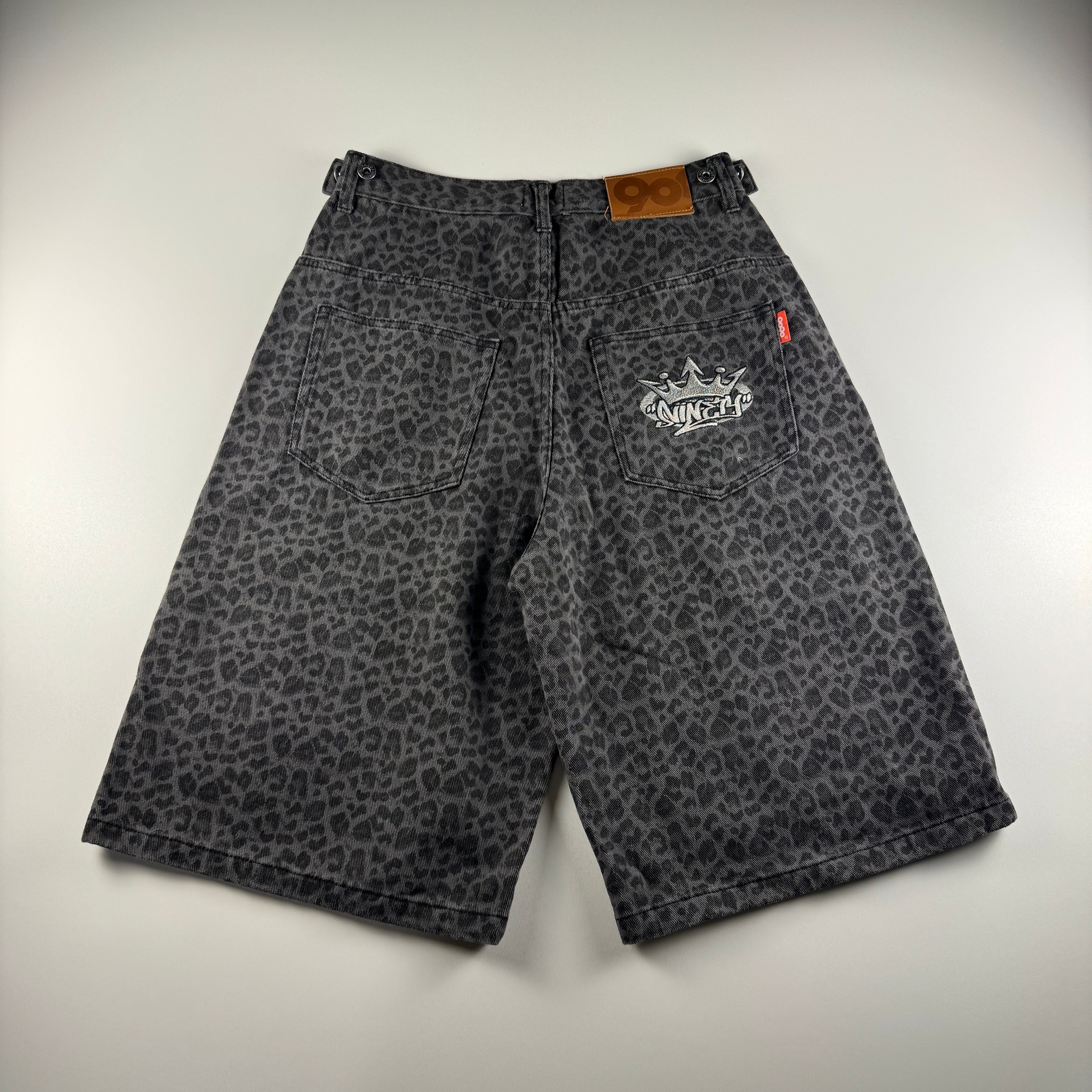 9090 Leopard Grey Baggy Shorts (L)
