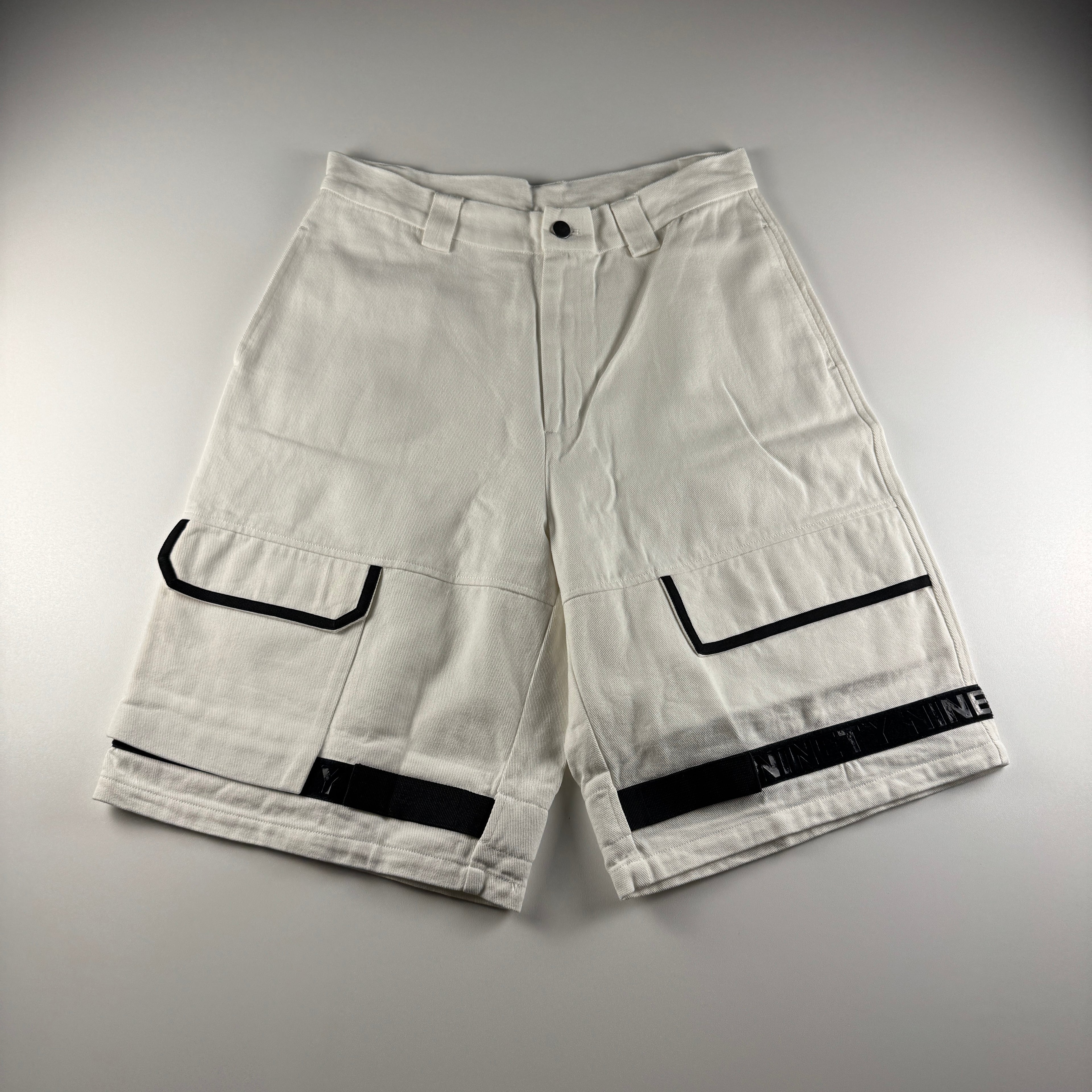 9090 Circle Logo White Wide Shorts (M)