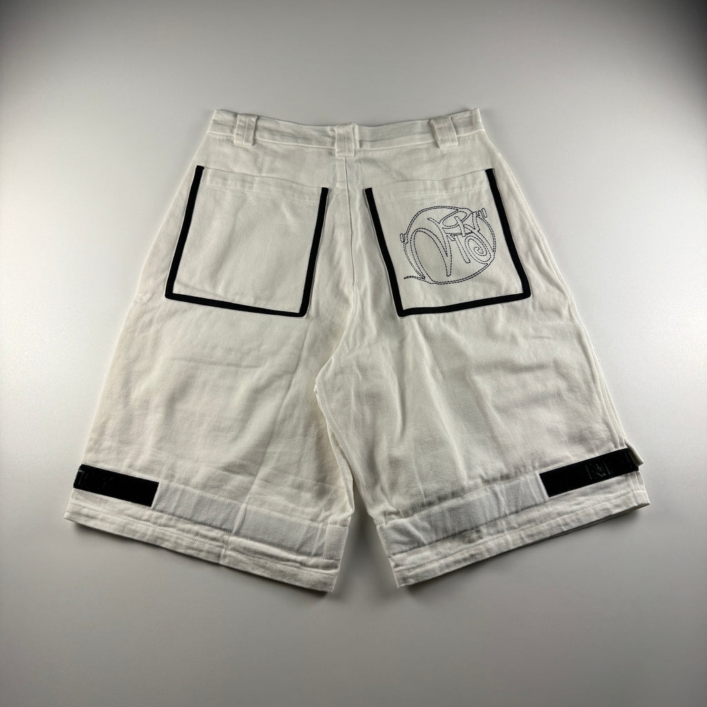 9090 Circle Logo White Wide Shorts (M)