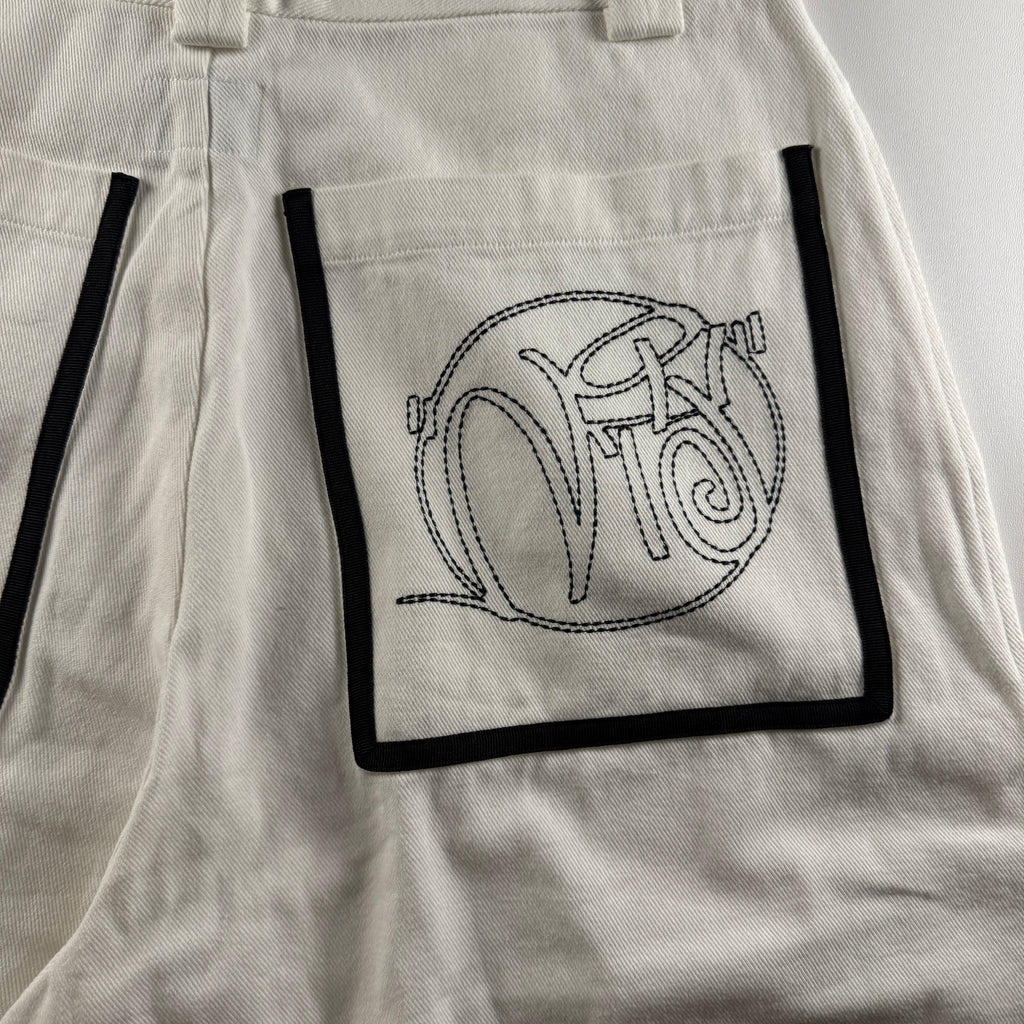 9090 Circle Logo White Wide Shorts (M)