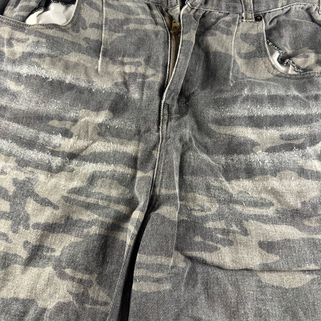 9090 Camo Wide Short (M)