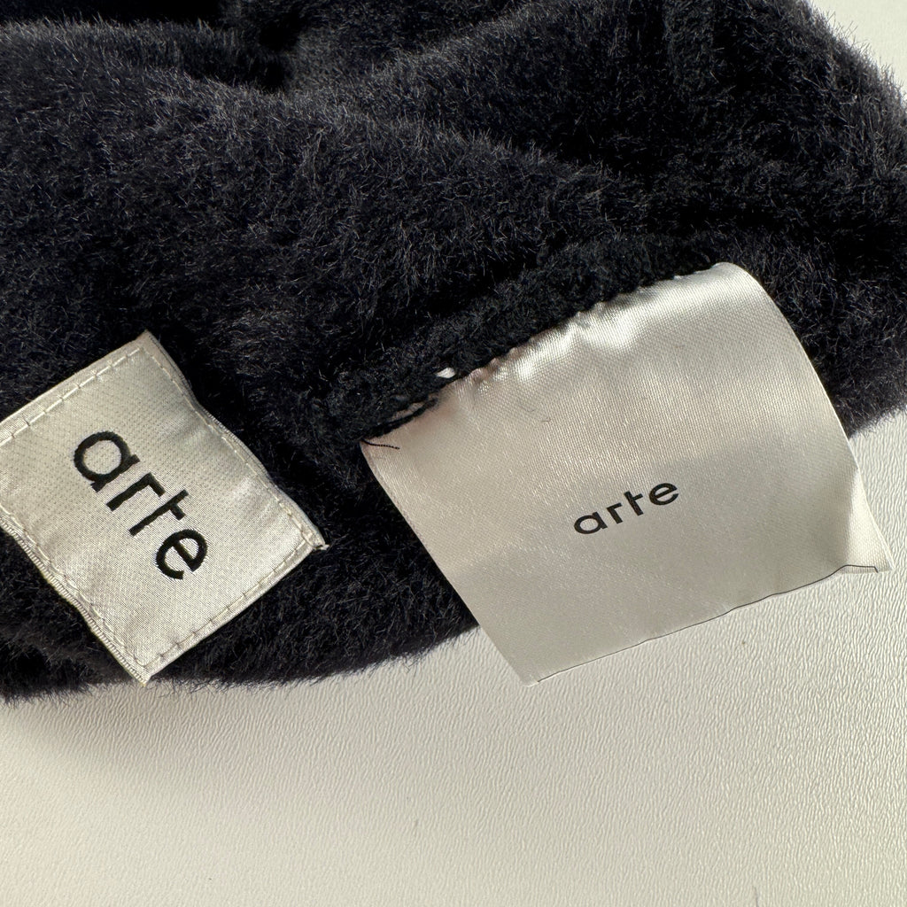 Arte Fuzzy Black Beanie (OS)