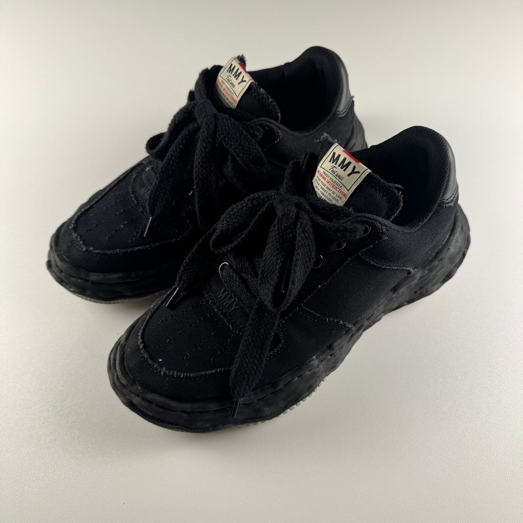 Maison Mihara Yasuhiro Wayne Black Canvas Low-Top (42)