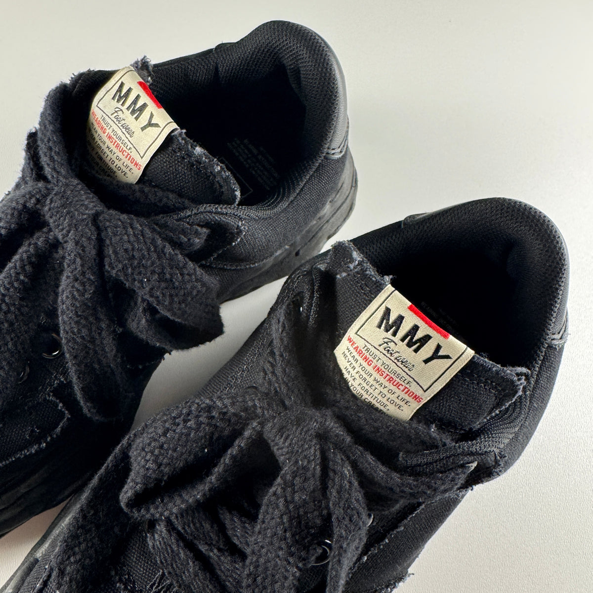 Maison Mihara Yasuhiro Wayne Black Canvas Low-Top (42)