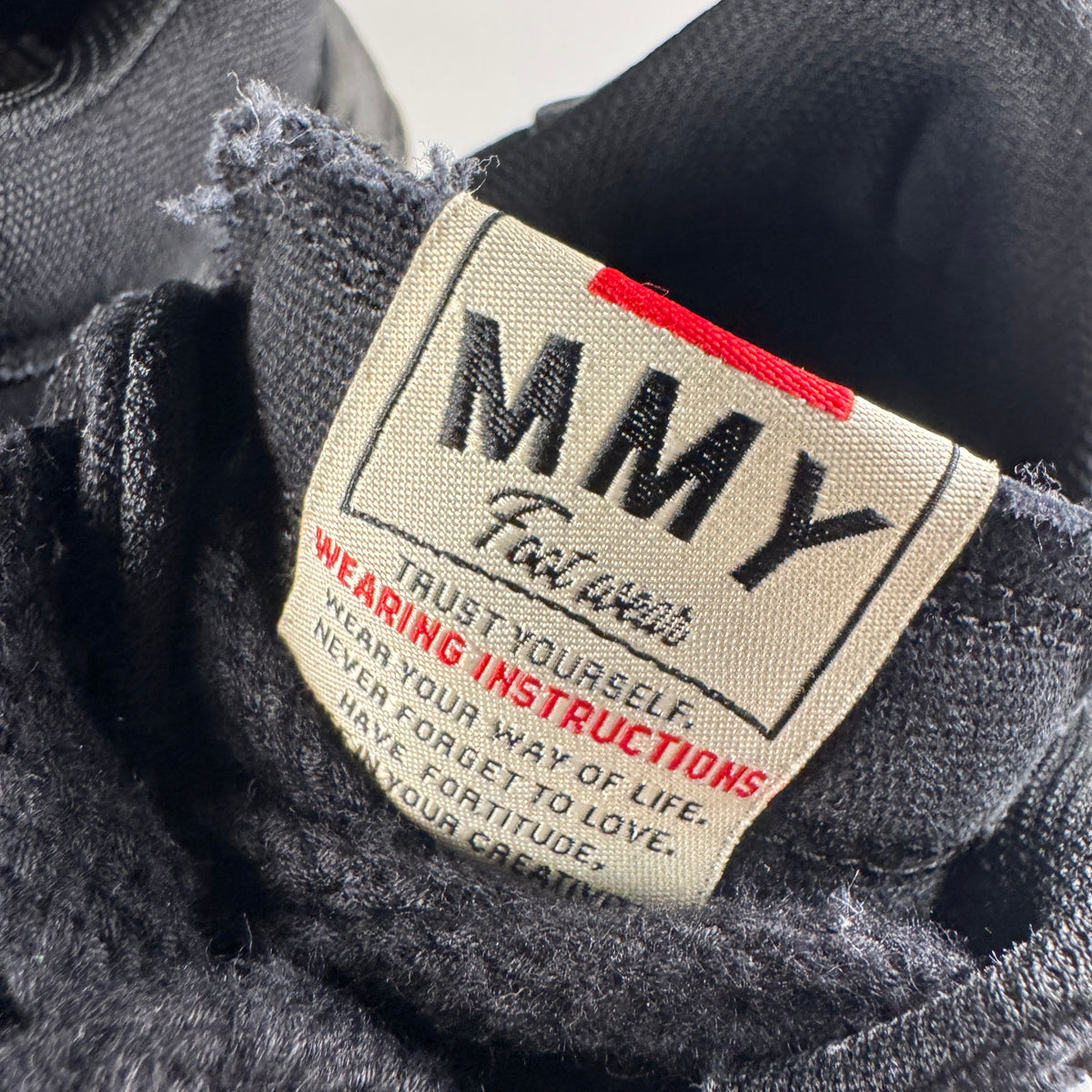 Maison Mihara Yasuhiro Wayne Black Canvas Low-Top (42)