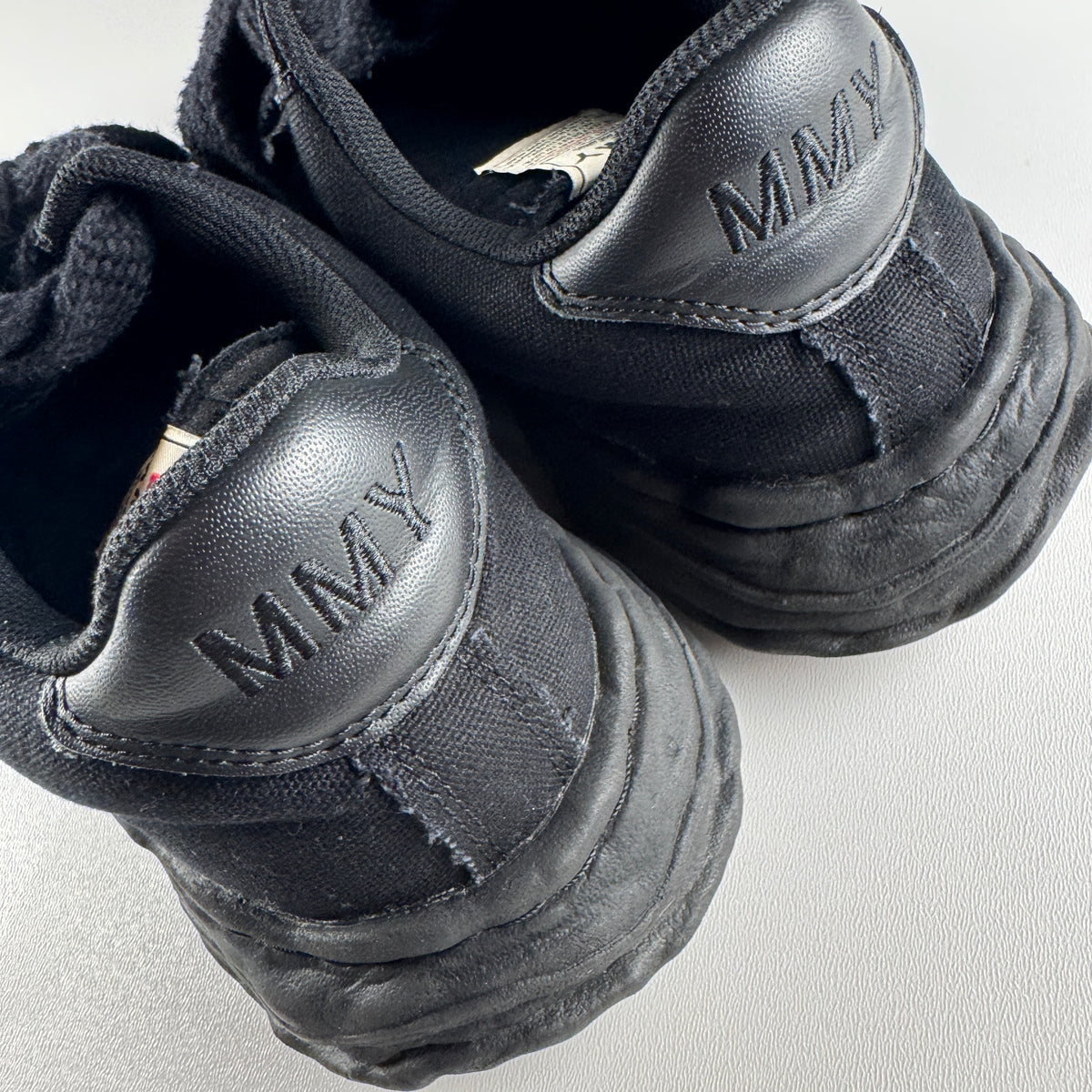 Maison Mihara Yasuhiro Wayne Black Canvas Low-Top (42)