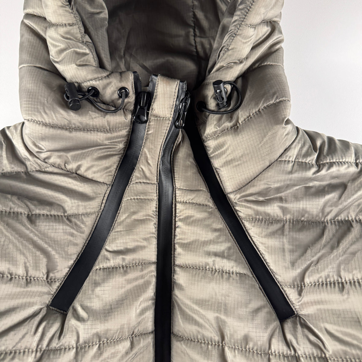 Coln Beige Evil Puffer Jacket (M)