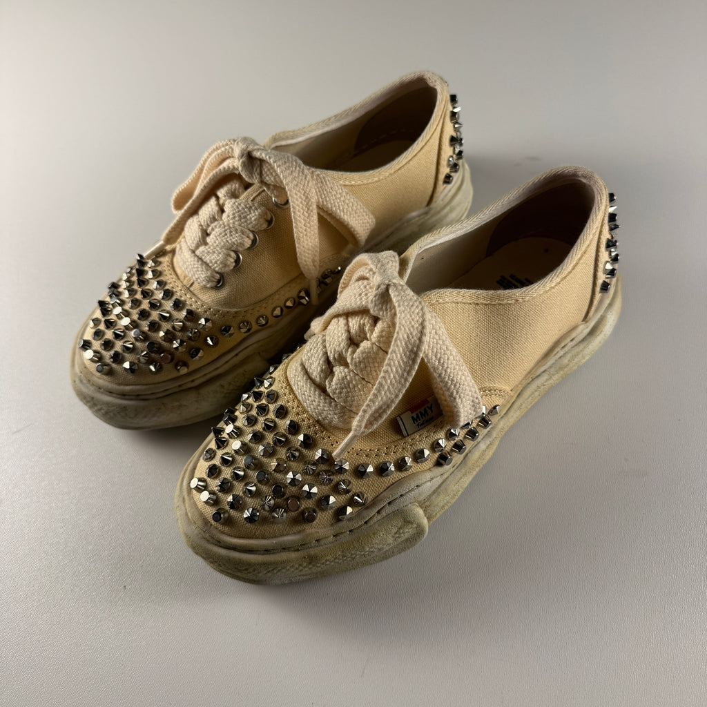 Maison Mihara Yasuhiro Beige Studded Baker (EU 38)