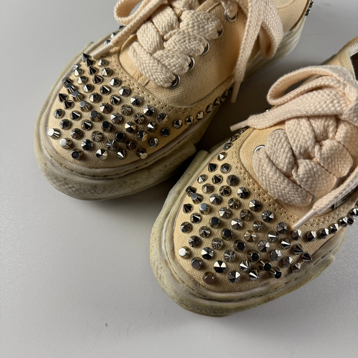Maison Mihara Yasuhiro Beige Studded Baker (EU 38)