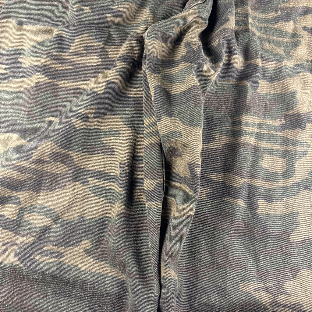 Younger Song Camouflage Baggy Jeans (M)