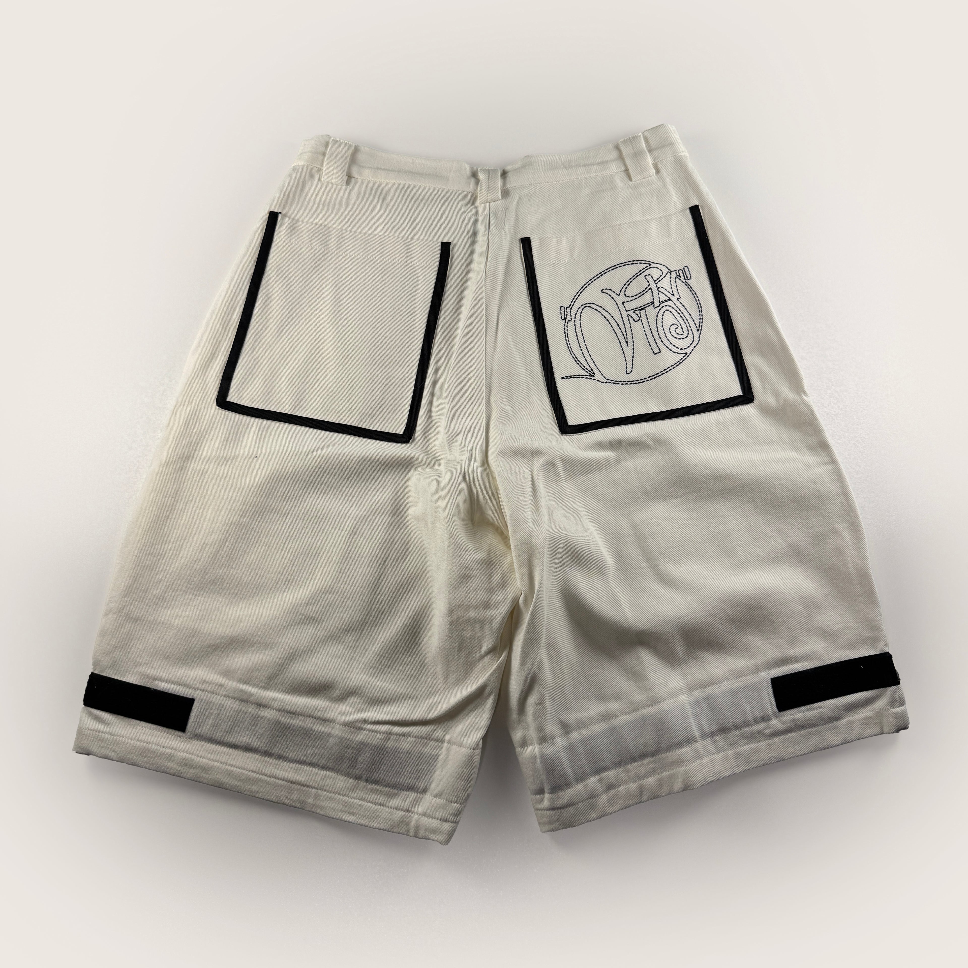 9090 Oversized White Cargo Short (L)