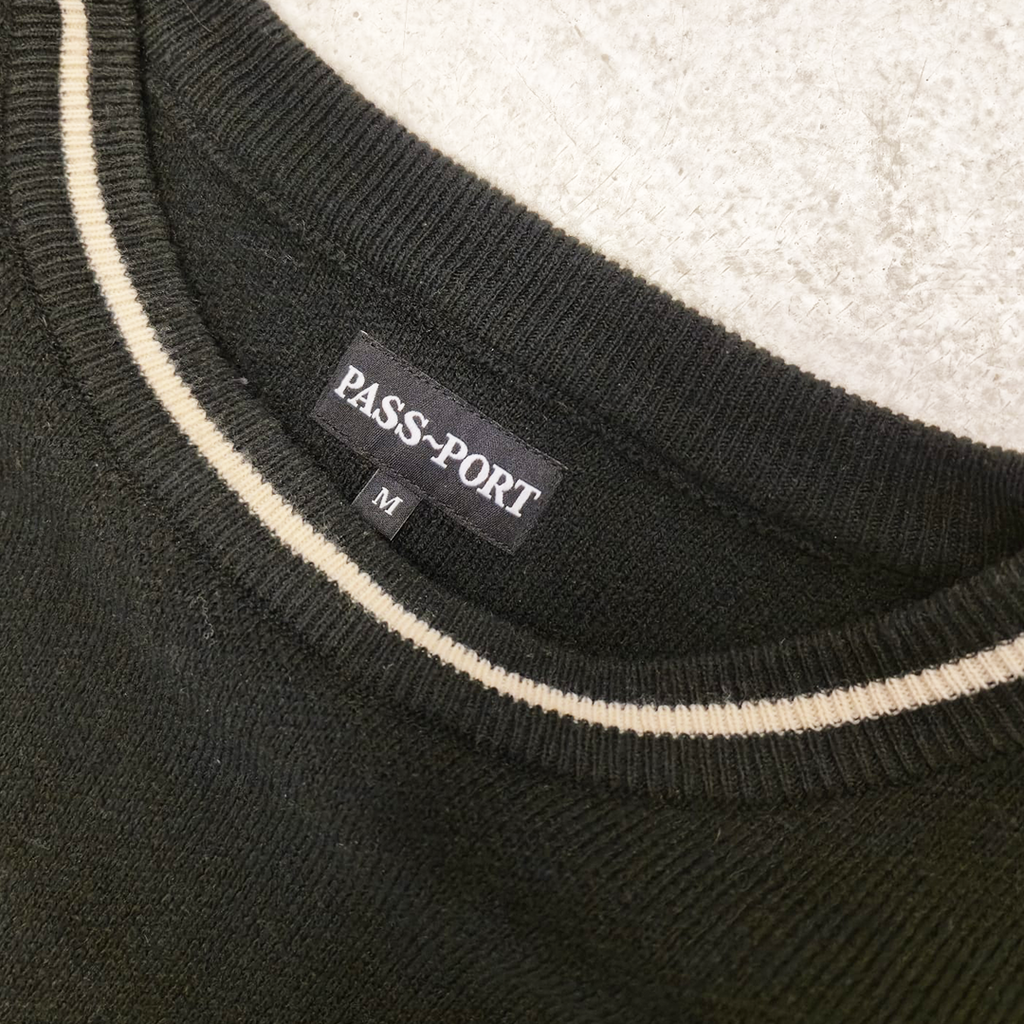 Pass Port Inter Solid Knit Sweater (M)