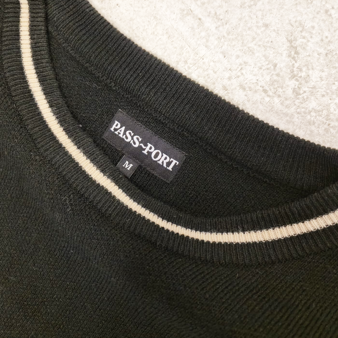 Pass Port Inter Solid Knit Sweater (M)