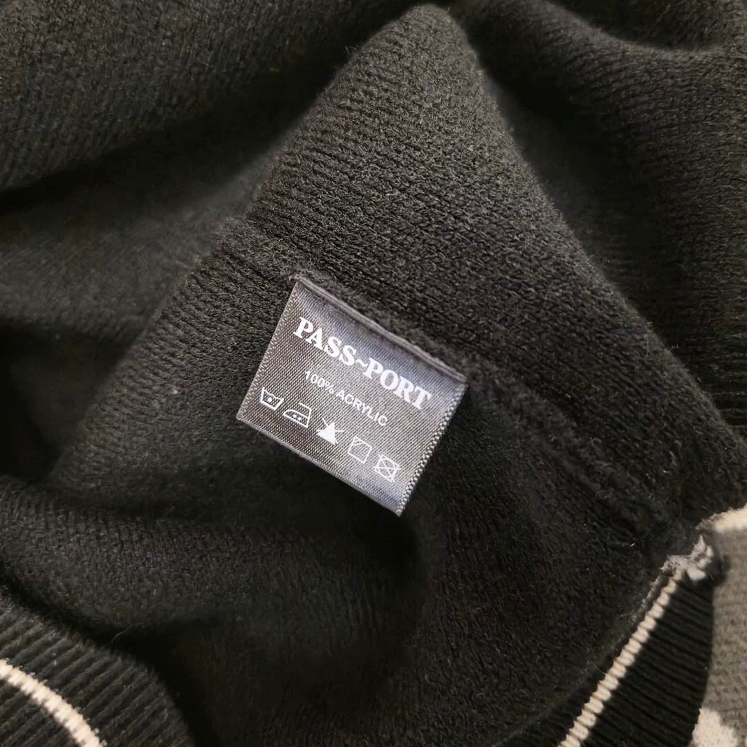 Pass Port Inter Solid Knit Sweater (M)
