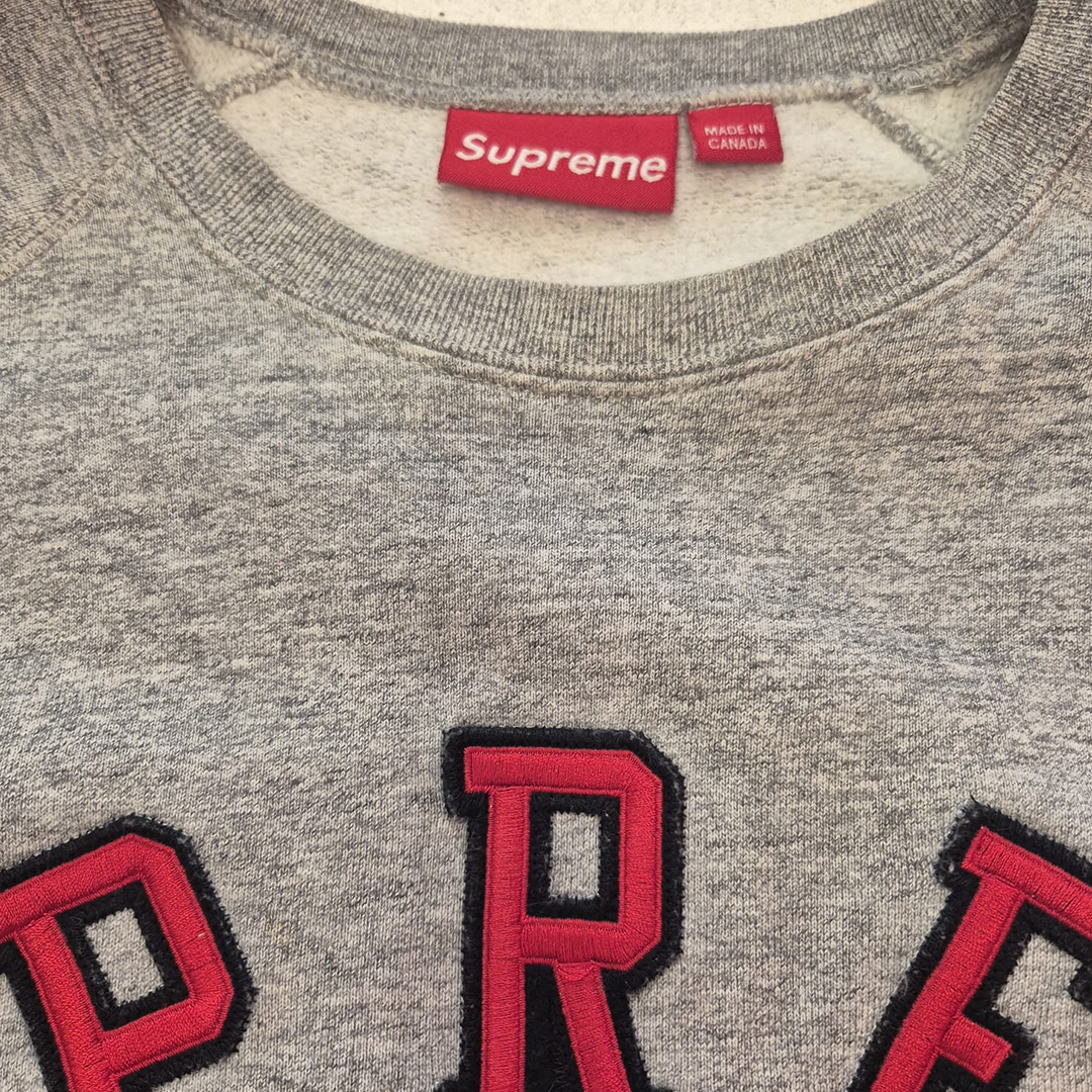 Supreme Felt Arc Logo Grey Sweater (M)