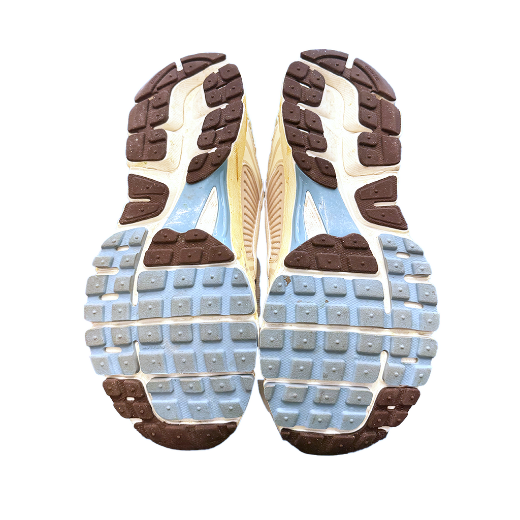 Vomero 5 Oatmeal (US9 / EU42.5) - 9/10