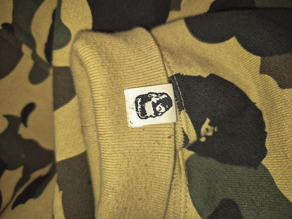 BAPE 1st Camo Shark Shoulder Full Zip (L)