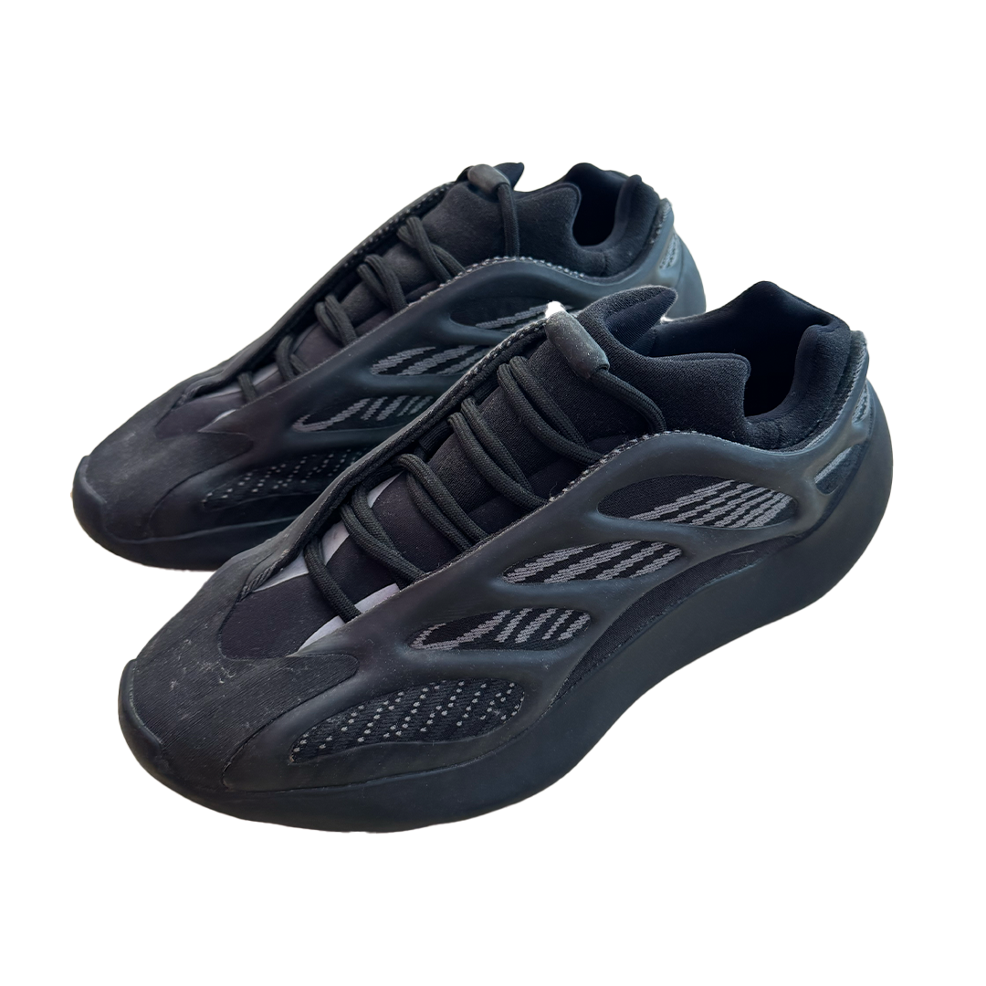 Yeezy 700 V3 Dark Glow (US9 / EU42 2/3) - 8.5/10